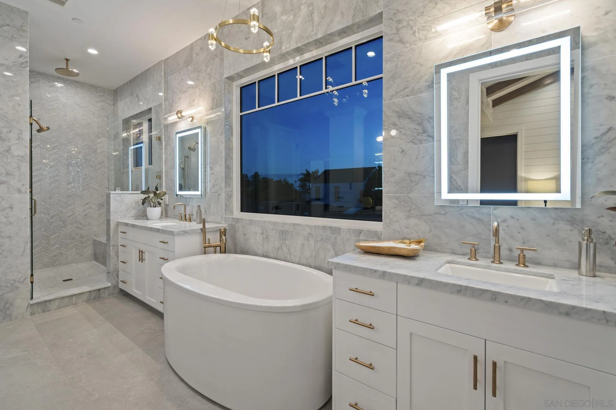 462 Westbourne Street La Jolla, CA 92037 - Photo 46 of 75 a bathroom with a double vanity sink mirror and bathtub