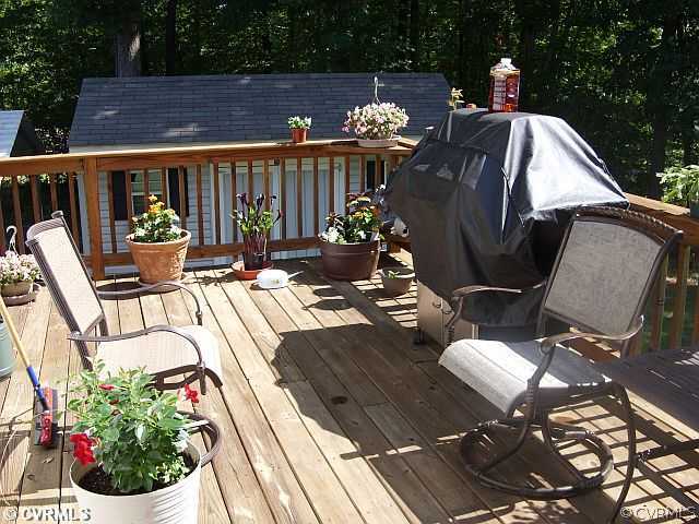 1684 Scotts Bottom Road Dillwyn, VA 23936 - Photo 4 of 5 Porch - Rear Deck
