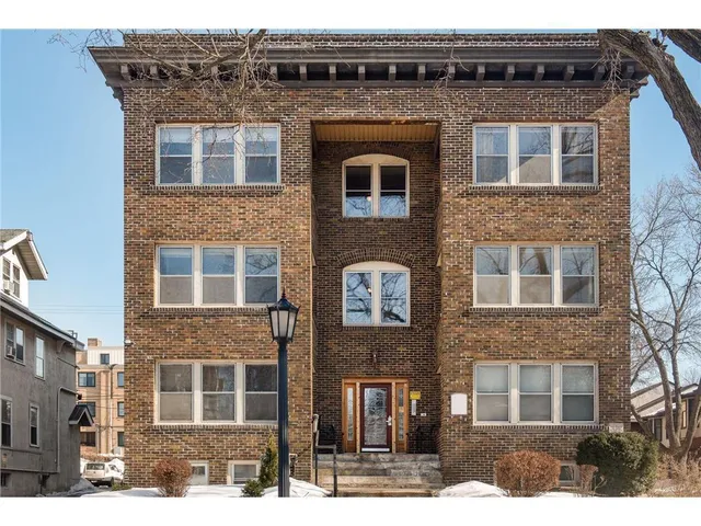 $1,295 | 1917 Emerson Avenue South, Unit 301, Minneapolis, MN 55403