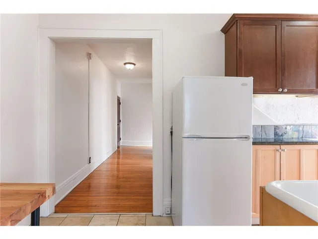 $1,295 | 1917 Emerson Avenue South, Unit 301, Minneapolis, MN 55403