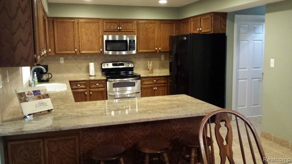 73390 McFadden Road Armada, MI 48005 - Photo 17 of 38 18 Kitchen.jpg