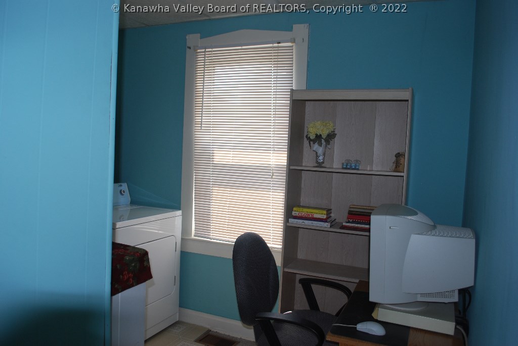 2911 Jackson Avenue Point Pleasant, WV 25550 - Photo 6 of 9 Gallery Image 6