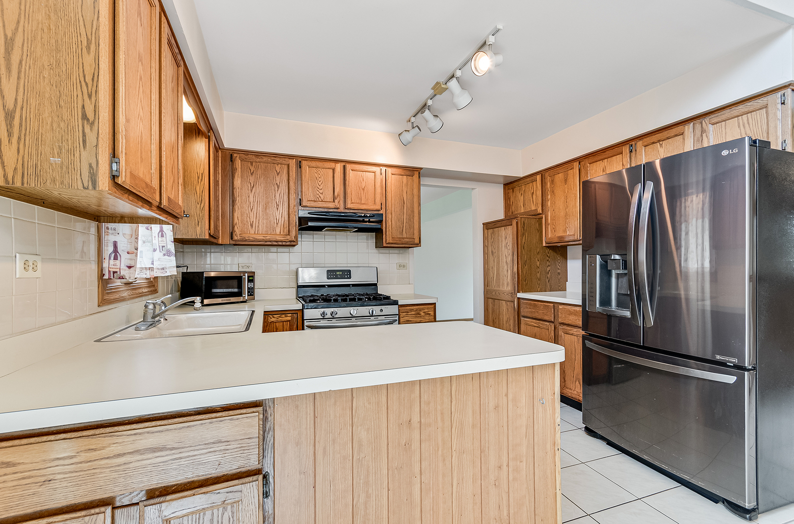 891 Young Street Lemont, IL 60439 - Photo 8 of 23