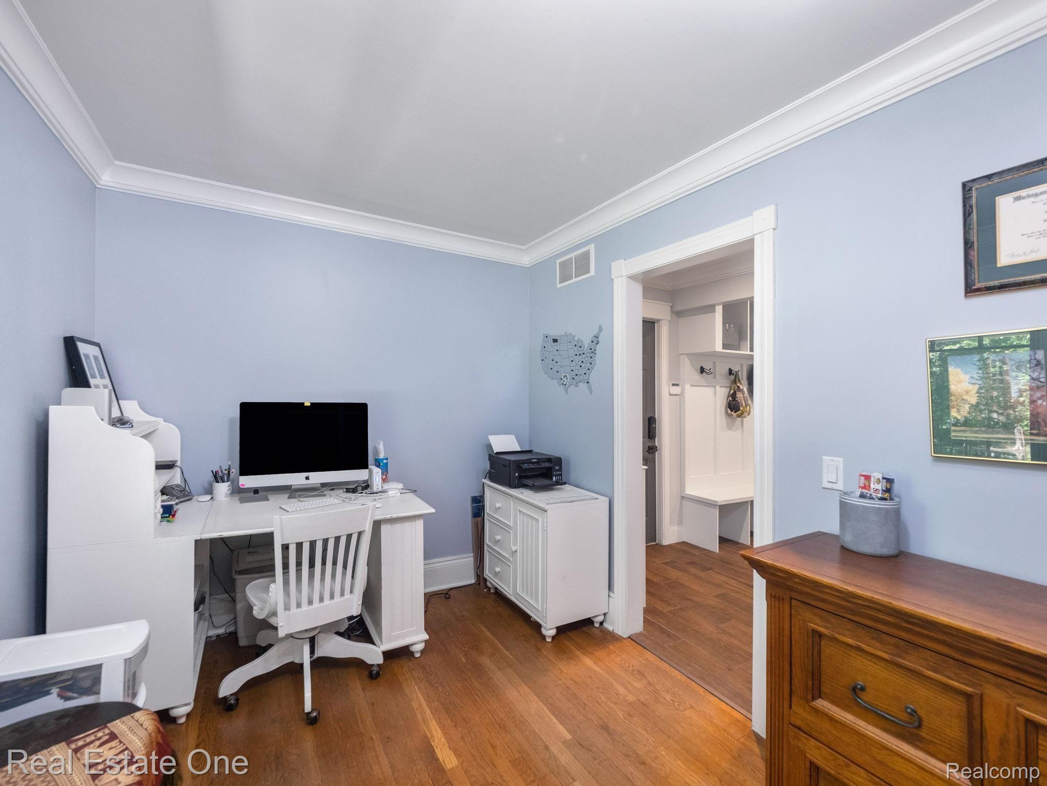 1090 Avon Circle West Rochester, MI 48309 - Photo 45 of 71 31.jpg