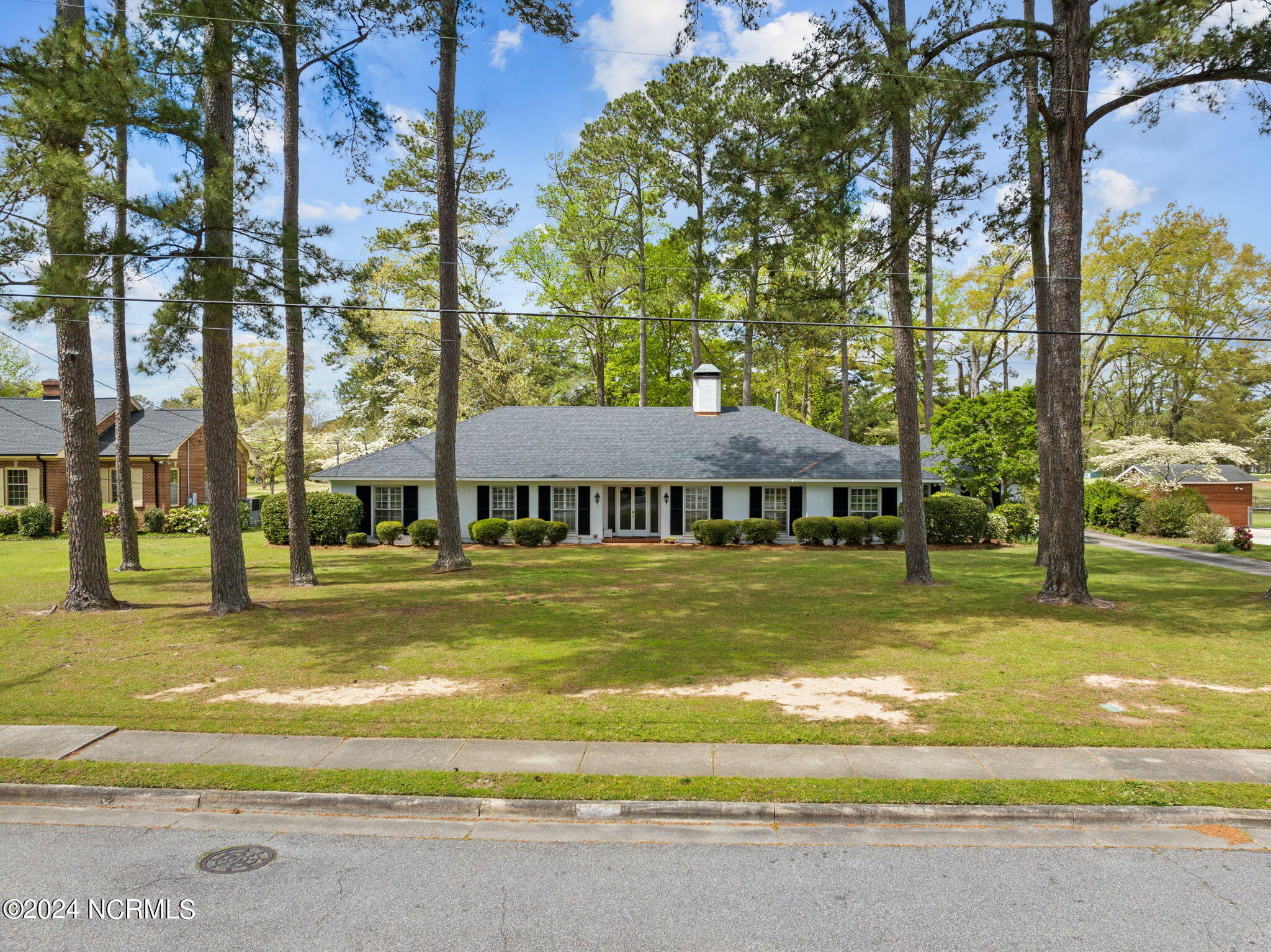 1304 Greenbriar Road Kinston, NC 28501 - Photo 8 of 66 8-web-or-mls-DJI_0093