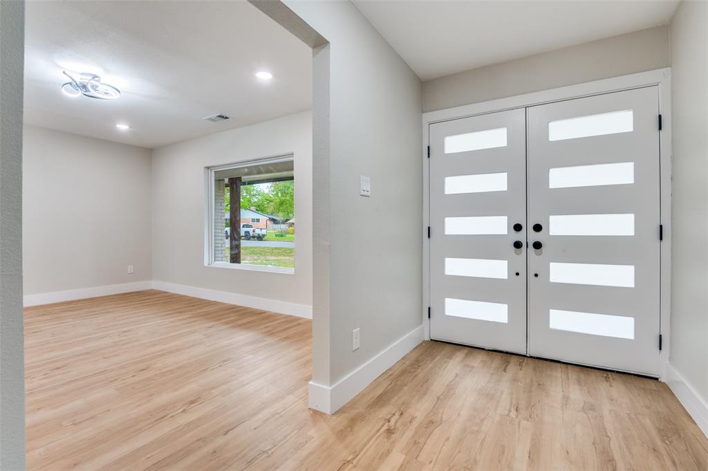 6016 Jacqueline Road Fort Worth, TX 76112 - Photo 4 of 35
