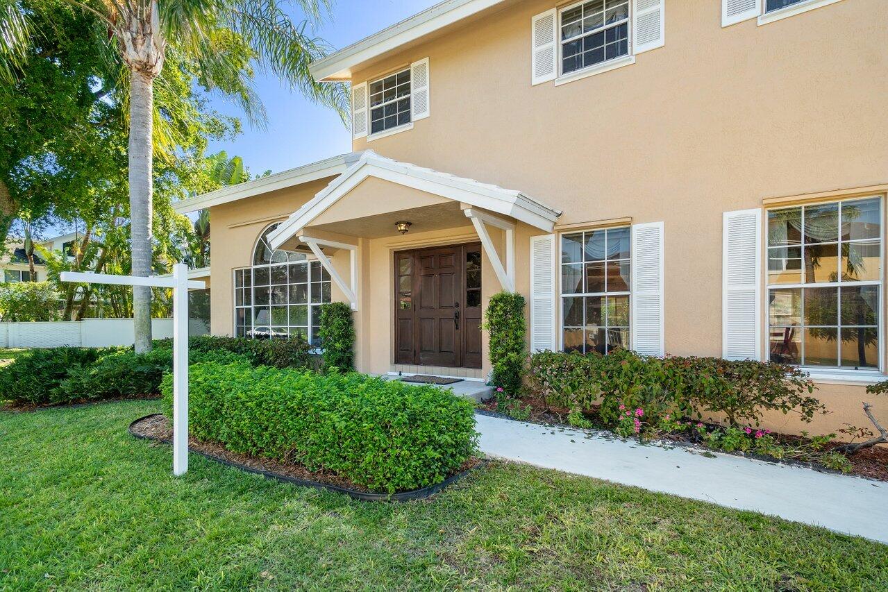 1801 Las Casas Road Boca Raton, FL 33486 - Photo 4 of 33 004-1801LasCasasRoad-BocaRaton-FL-33486-