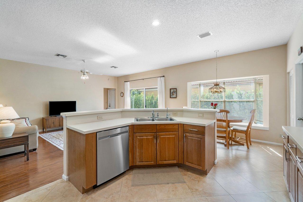 1801 Las Casas Road Boca Raton, FL 33486 - Photo 7 of 33 007-1801LasCasasRoad-BocaRaton-FL-33486-
