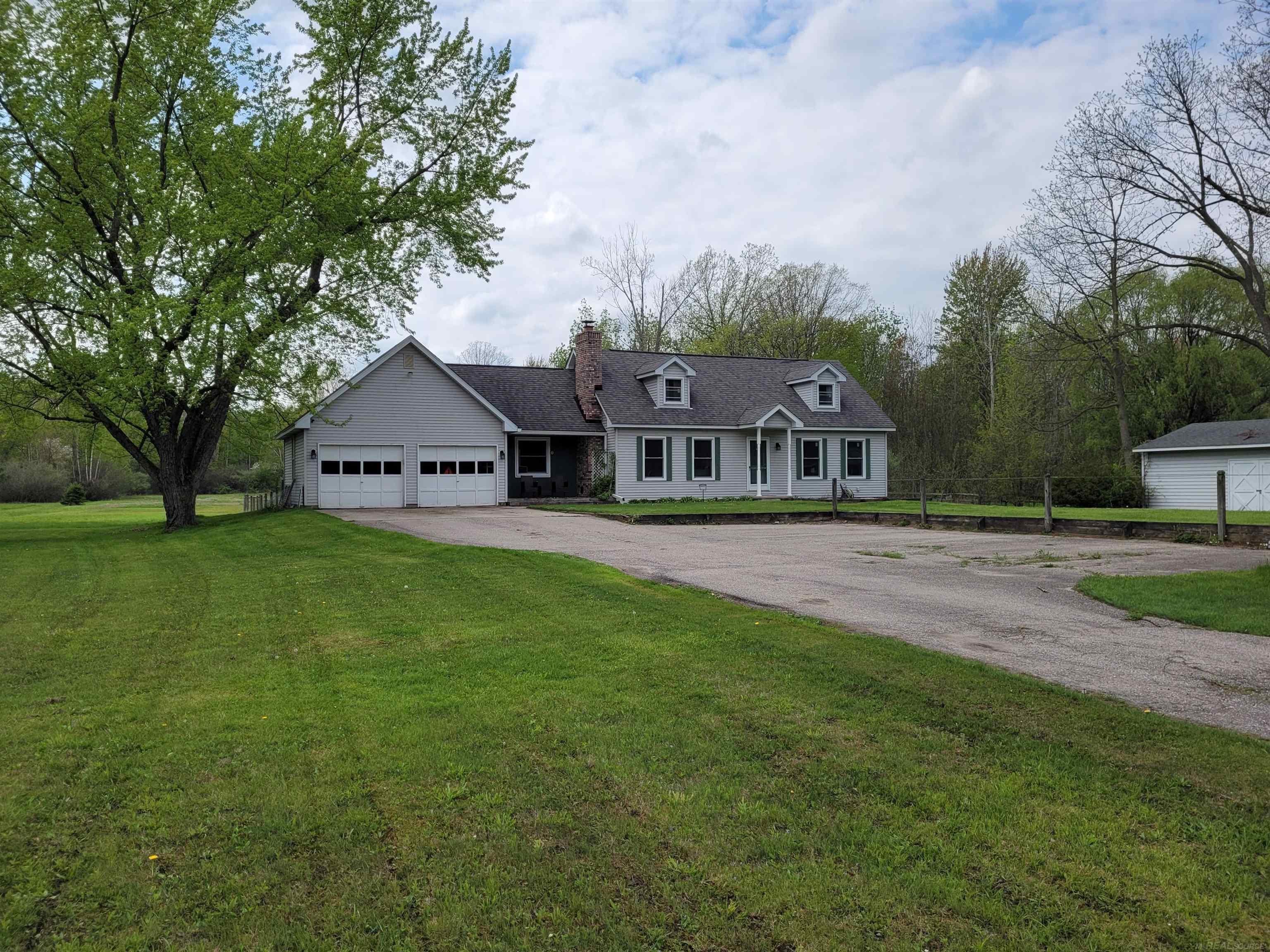 925 Allen Road Smiths Creek, MI 48074 - Photo 1 of 44 50141389-971b4734-10ad-499a-aafd-6af9e5e6b6bd.JPG
