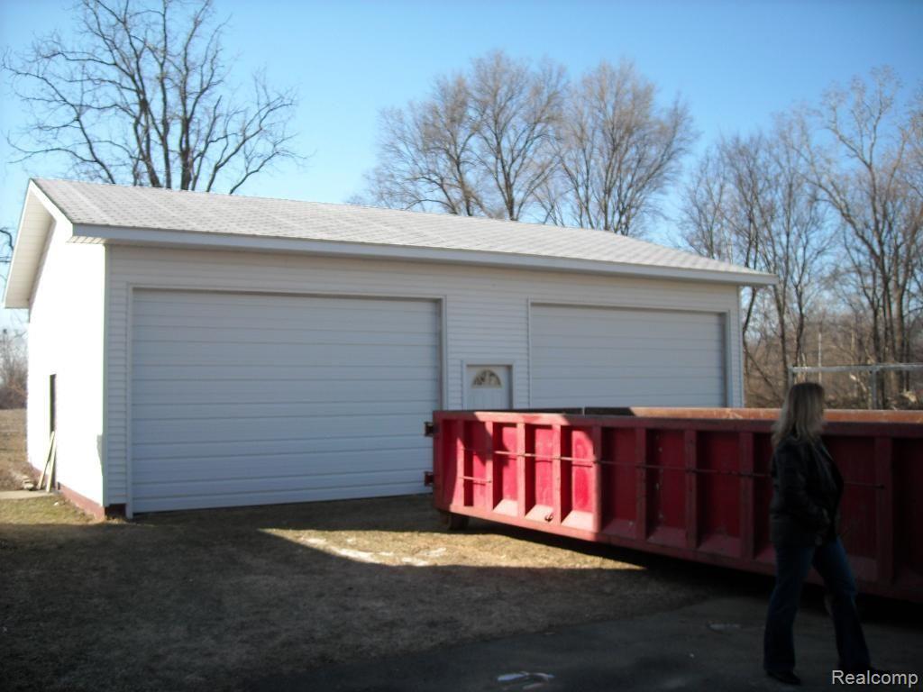 2004 Elm Howell, MI 48855 - Photo 3 of 3 Garage