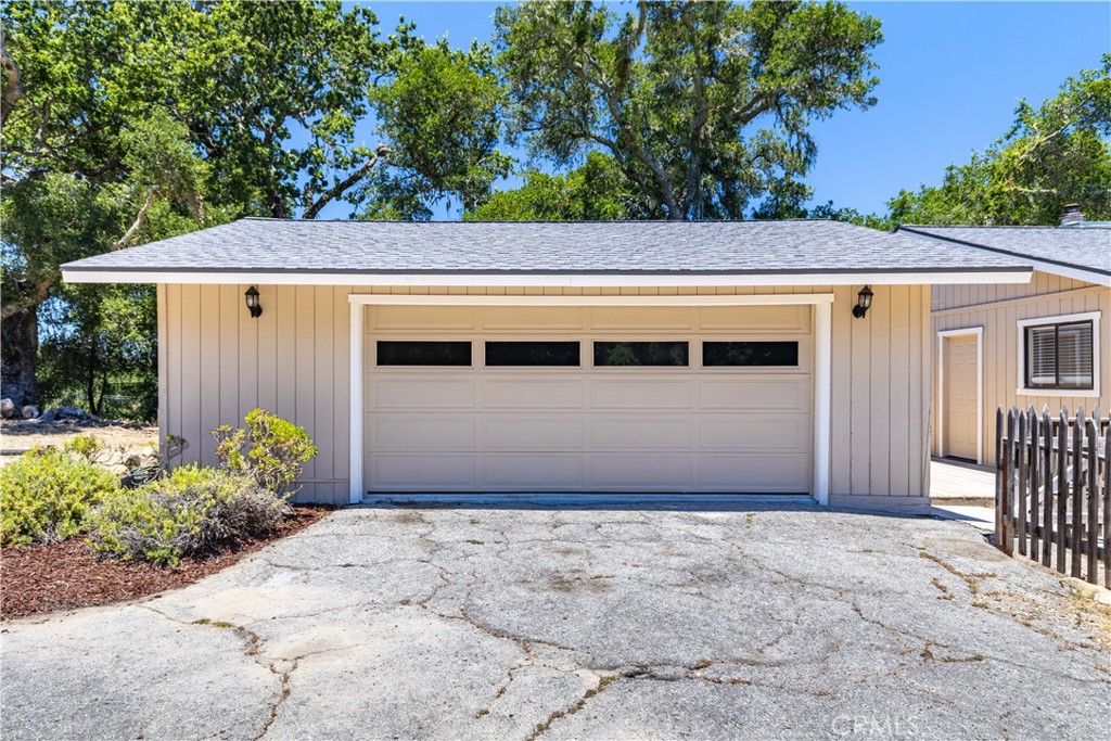 7905 San Gregorio Road Atascadero, CA 93422 - Photo 23 of 40 Garage.