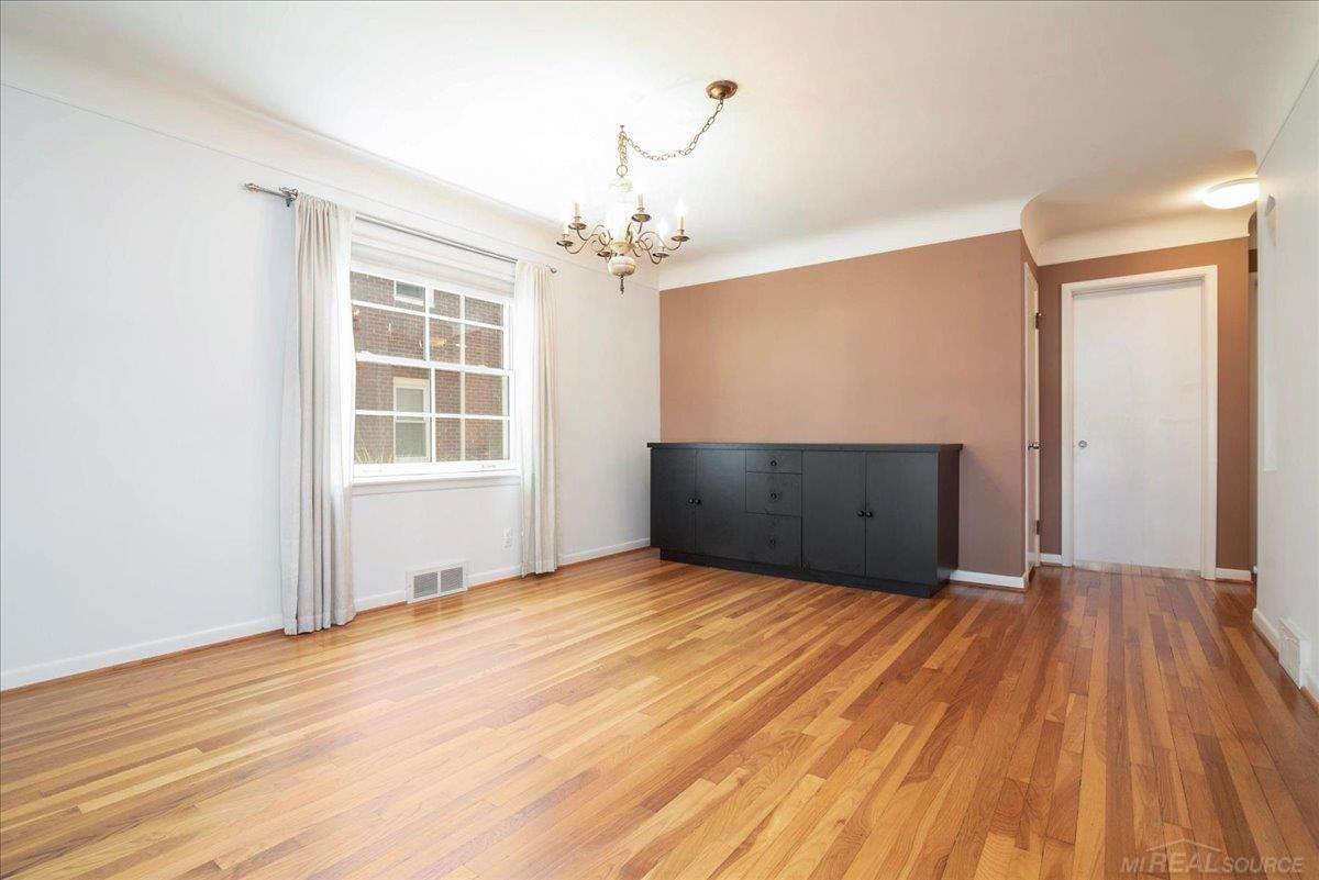 735 Harcourt Road Grosse Pointe, MI 48230 - Photo 16 of 35 Lower unit dining room
