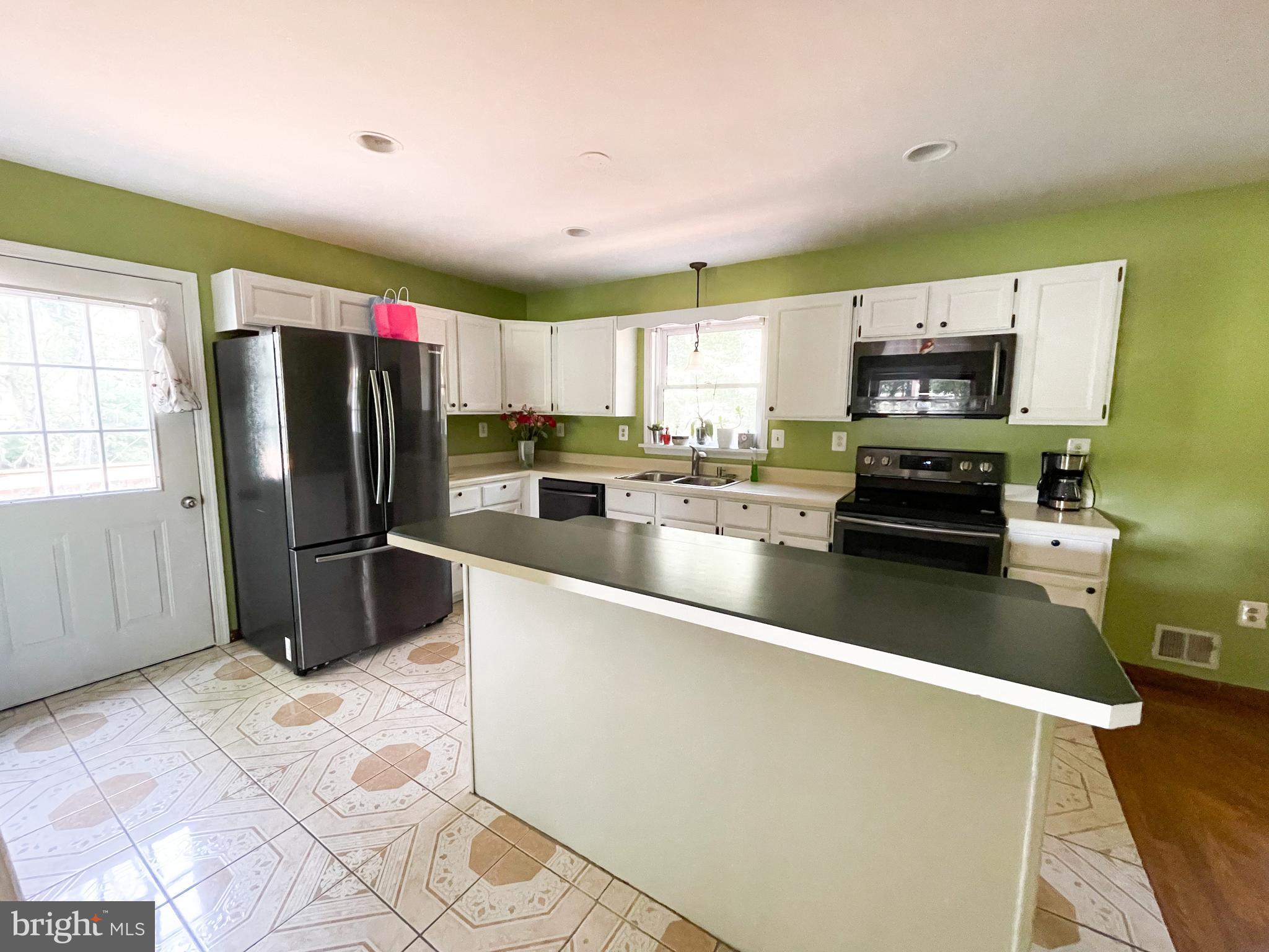 12707 Dumfries Road Manassas, VA 20112 - Photo 11 of 40 Gallery Image 11
