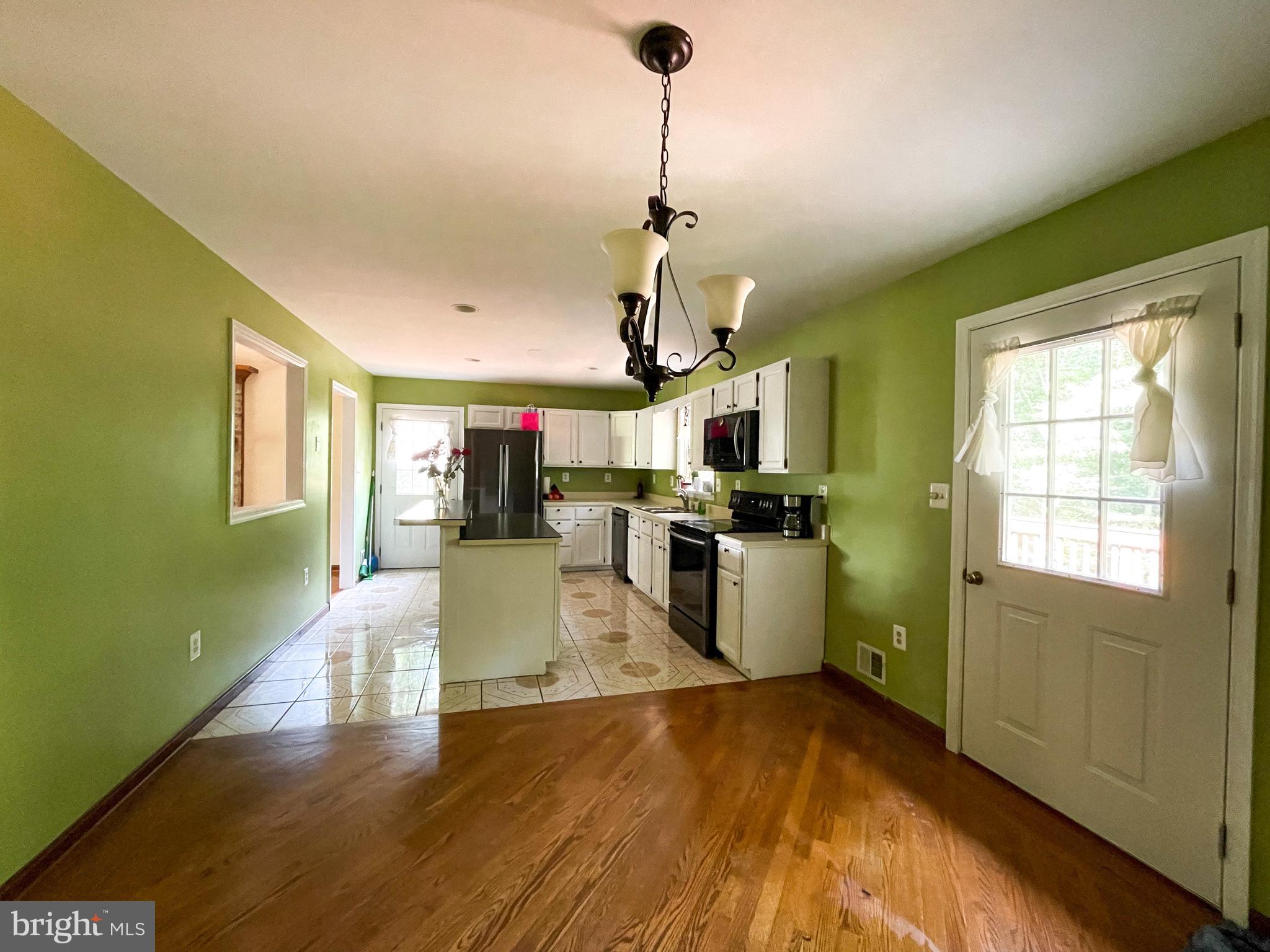 12707 Dumfries Road Manassas, VA 20112 - Photo 9 of 40 Gallery Image 9