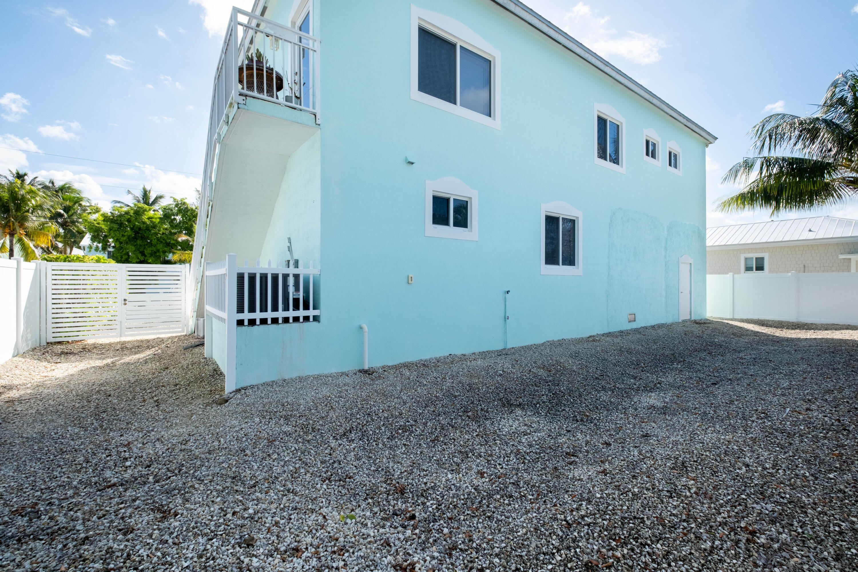 875 La Paloma Road Key Largo, FL 33037 - Photo 2 of 18 101725 Gray 875 la Paloma Rd HR dfp-24