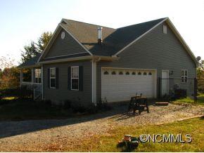 520 Scoggins Rutherfordton, NC 28139 - Photo 5 of 13 a front view of house with yard