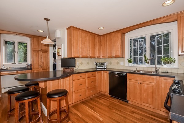 10 Cliffside Road Marblehead, MA 01945 - Photo 6 of 23 Gallery Image 6