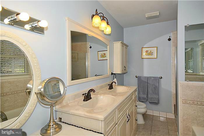 14009 Bethpage Lane Silver Spring, MD 20906 - Photo 23 of 30 Bath (Master)