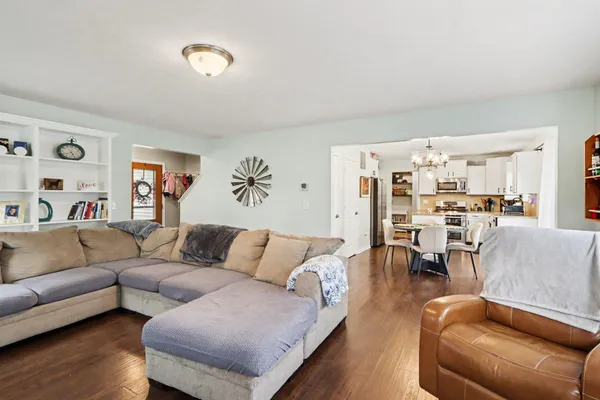 $330,000 | 1754 Grovenberg Court, Vicksburg, MI 49097
