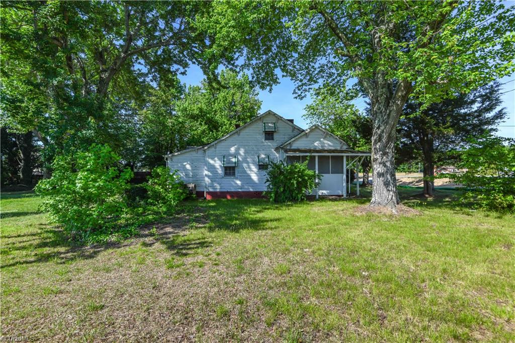 1402 Oak Ridge Road Kernersville, NC 27284 - Photo 28 of 28 Sideyard