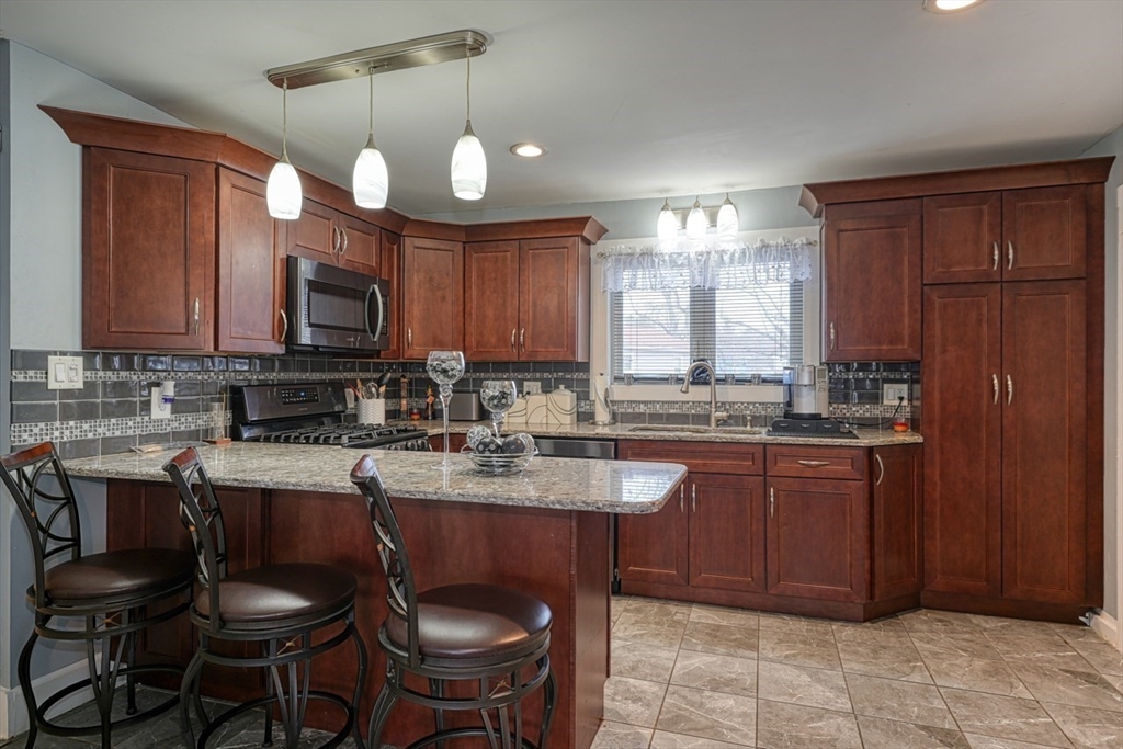 11 Port Sunlight Road Billerica, MA 01862 - Photo 3 of 18 Gallery Image 3