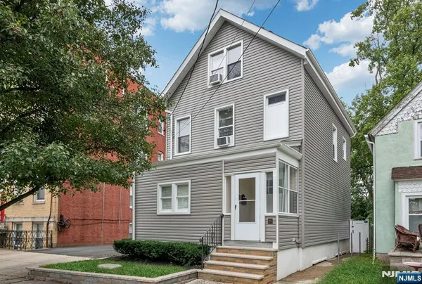 $2,800 | 204 Forest Street, Unit 2, Montclair, NJ 07042