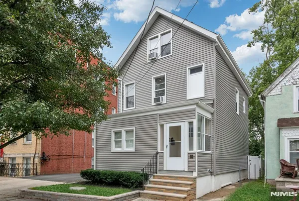 $2,800 | 204 Forest Street, Unit 2, Montclair, NJ 07042