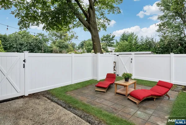 $2,800 | 204 Forest Street, Unit 2, Montclair, NJ 07042