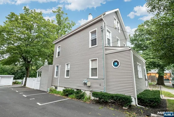 $2,800 | 204 Forest Street, Unit 2, Montclair, NJ 07042