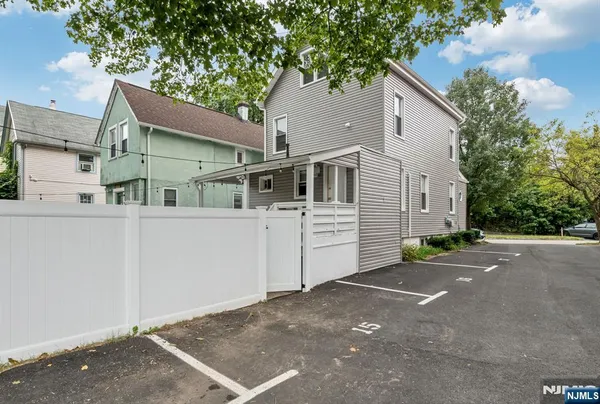 $2,800 | 204 Forest Street, Unit 2, Montclair, NJ 07042