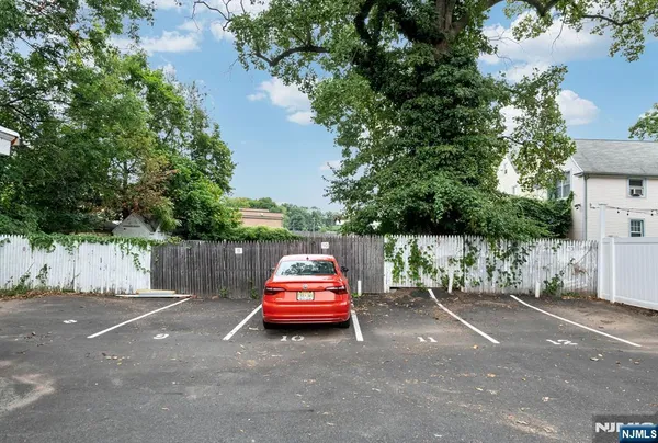 $2,800 | 204 Forest Street, Unit 2, Montclair, NJ 07042