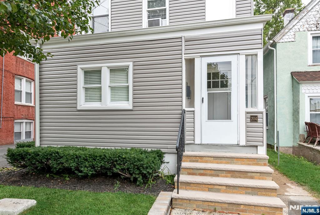 204 Forest Street, Unit 2 Montclair, NJ 07042 - Photo 3 of 29