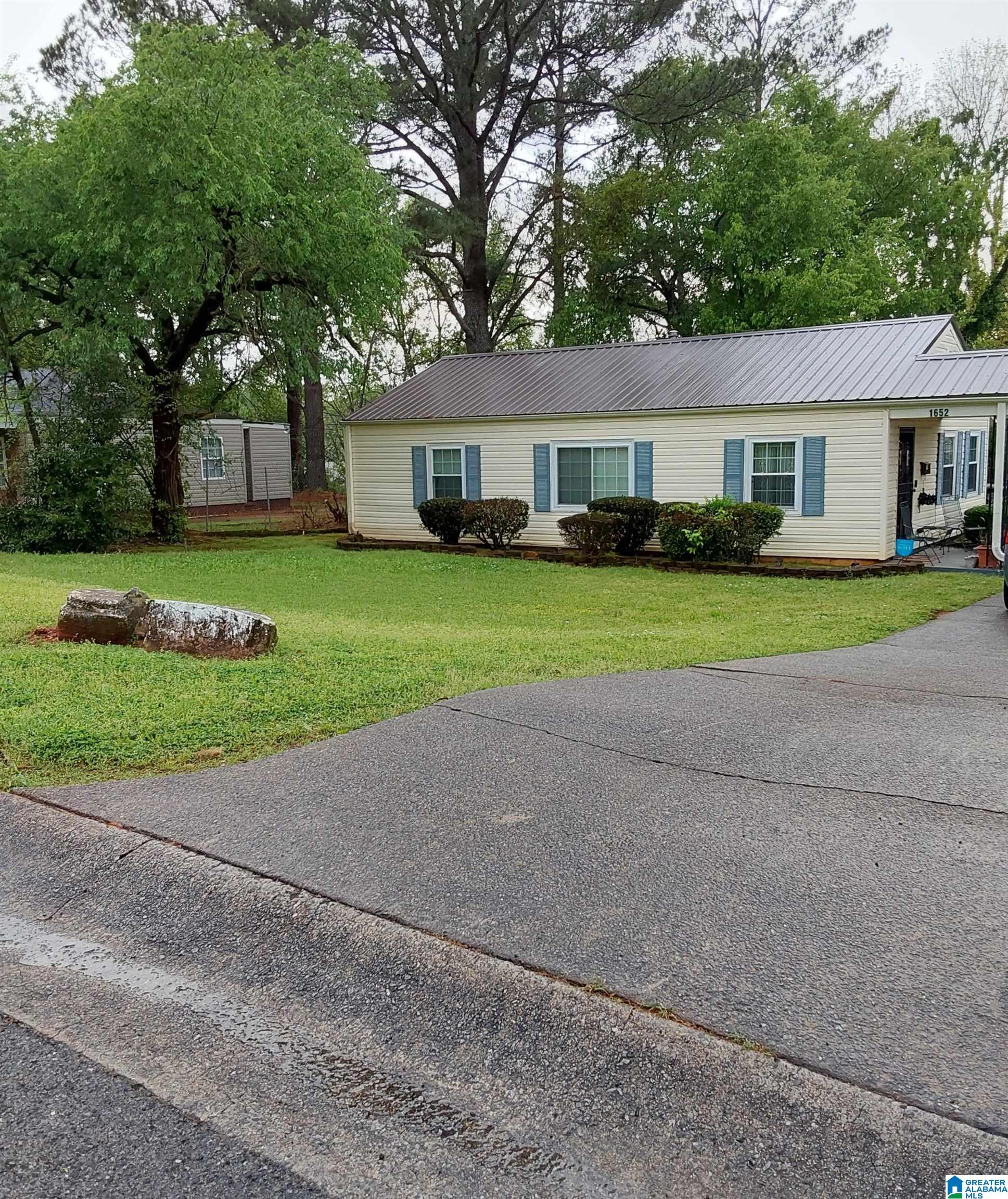 1652 Roberts Street Southwest Birmingham, AL 35211 - Photo 2 of 13
