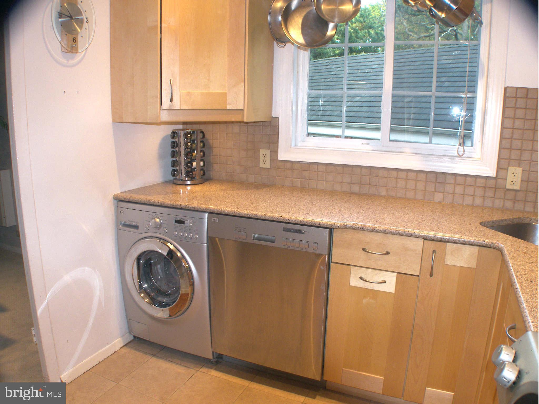 3613 Gunston Road, Unit 3613 Alexandria, VA 22302 - Photo 4 of 13 Kitchen