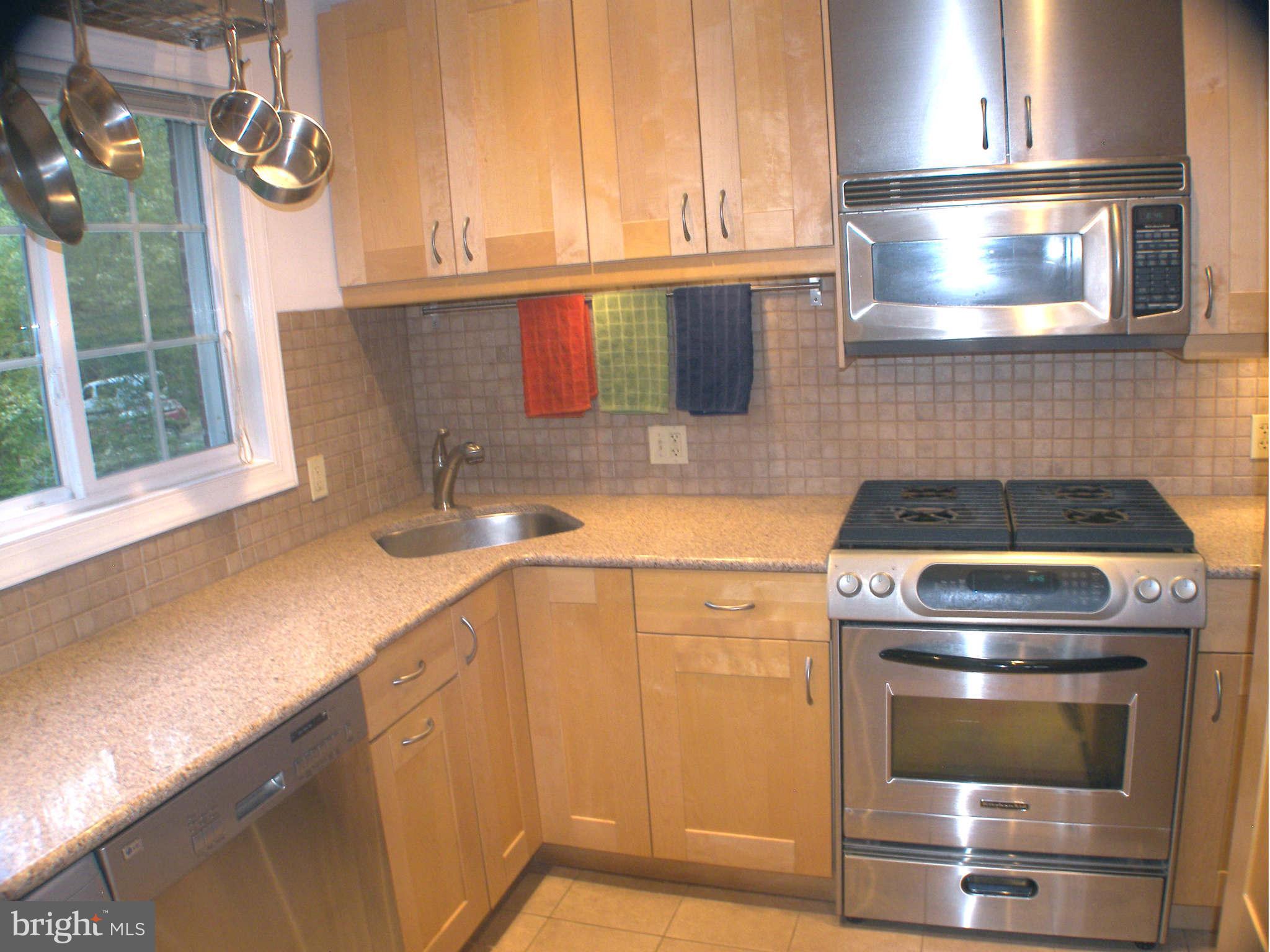 3613 Gunston Road, Unit 3613 Alexandria, VA 22302 - Photo 9 of 13 Kitchen