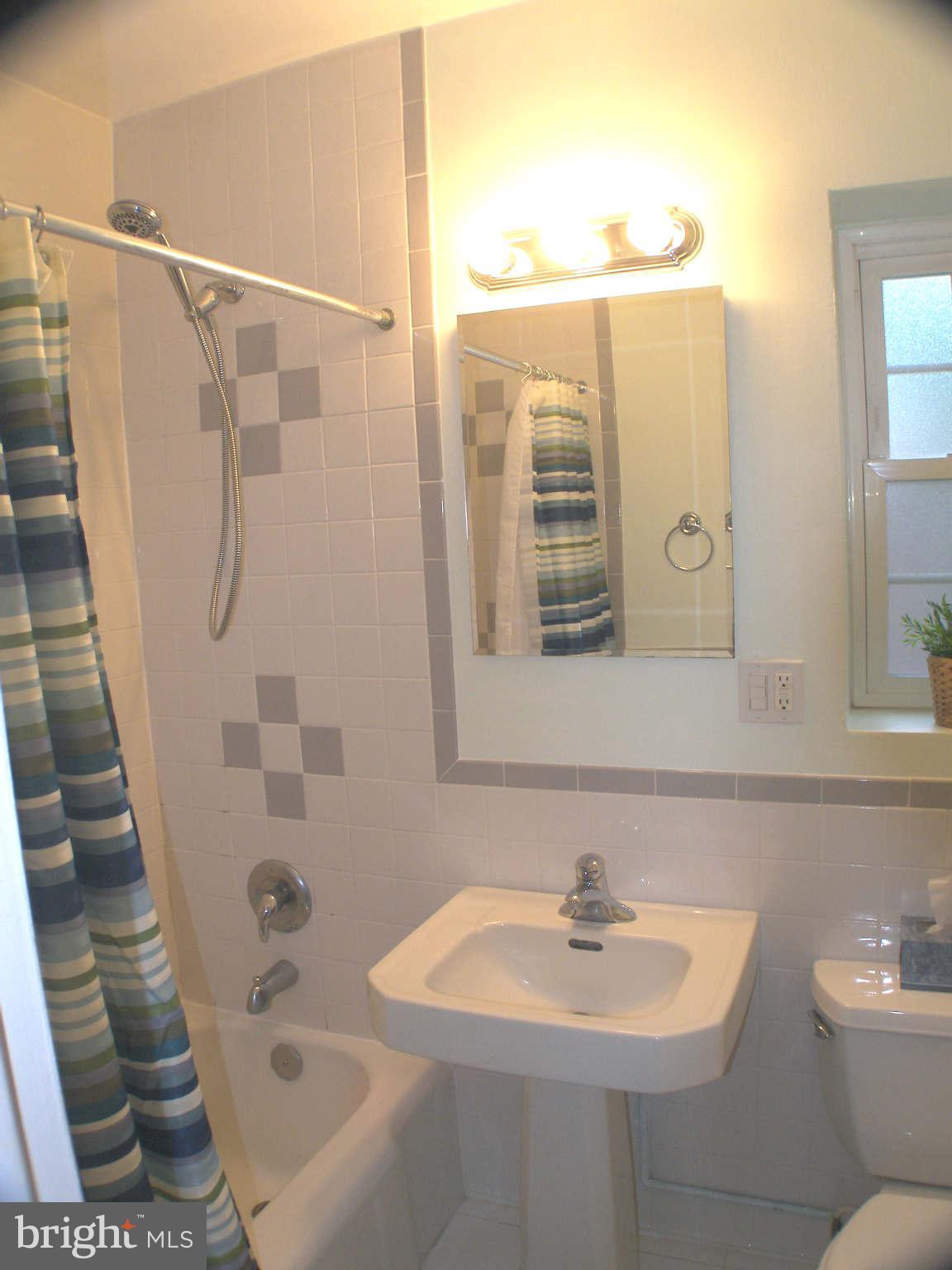 3613 Gunston Road, Unit 3613 Alexandria, VA 22302 - Photo 10 of 13 Bath