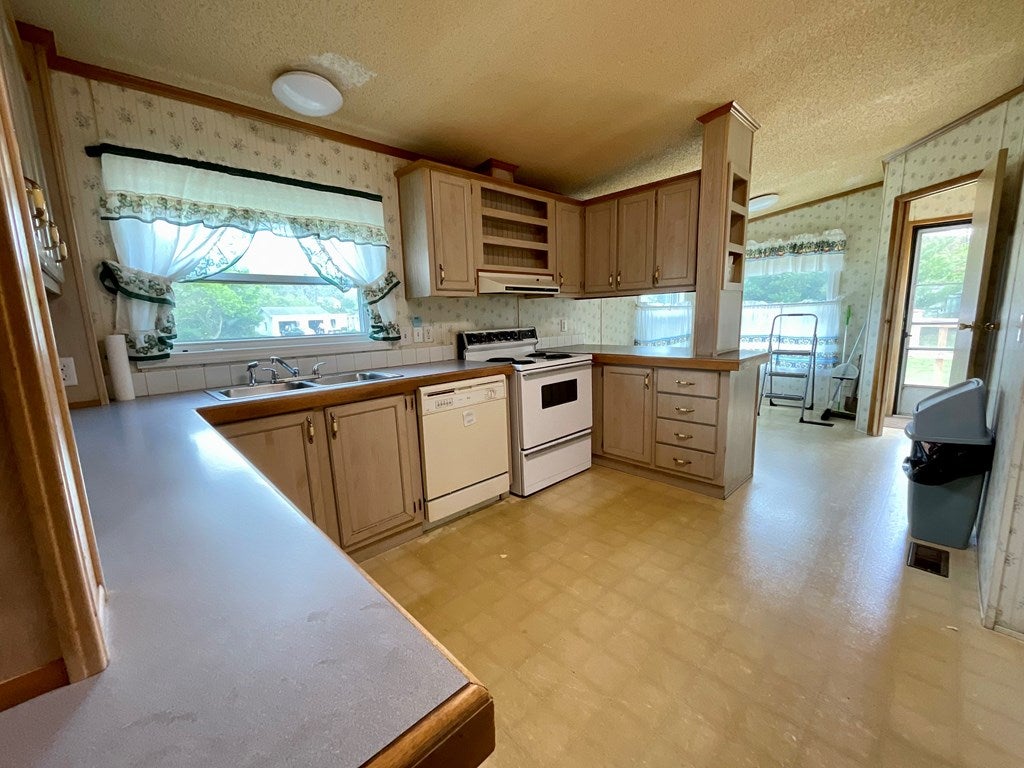 2134 Pipers Gap Road Galax, VA 24333 - Photo 12 of 22 Gallery Image 12