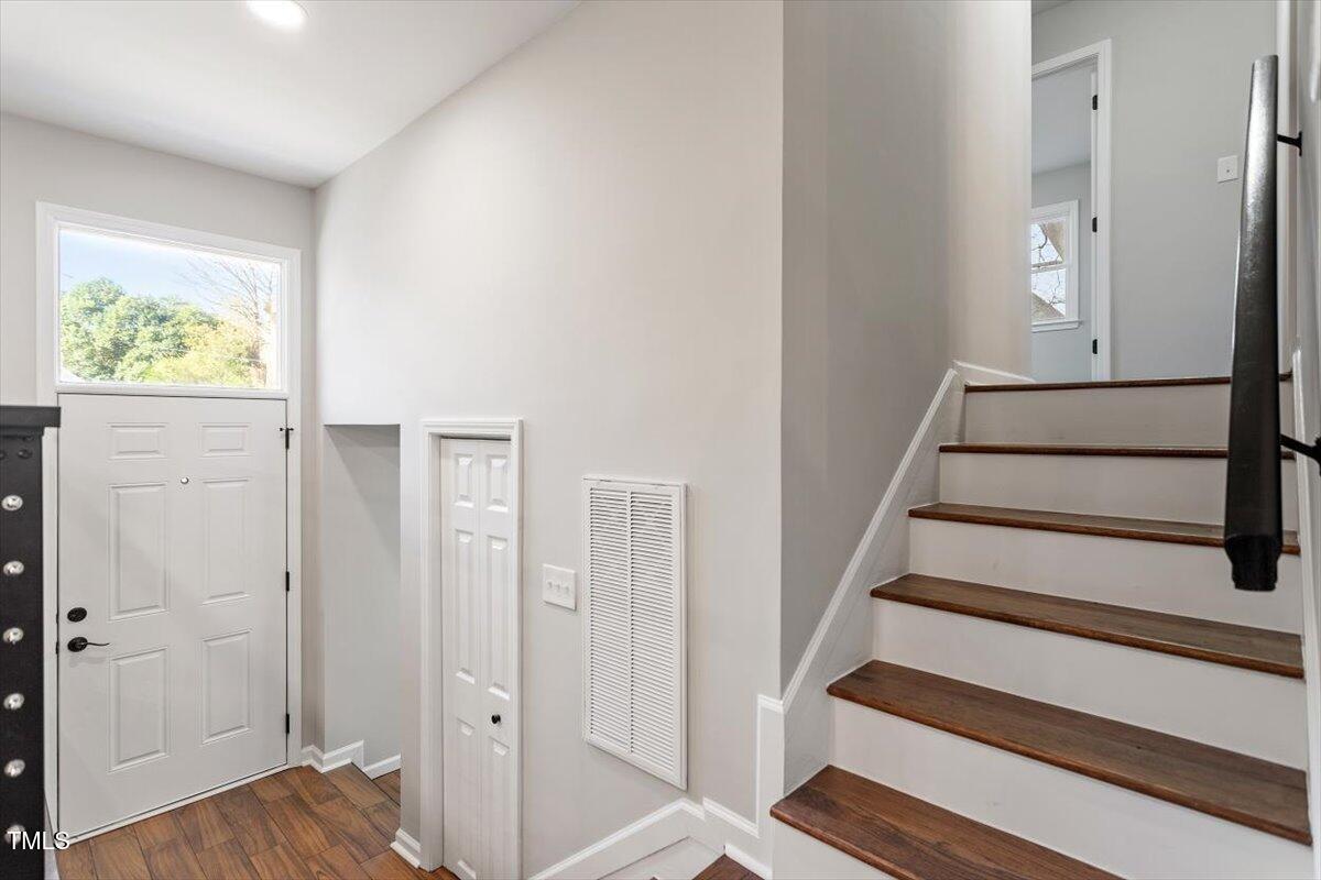 1004 Helms Place Raleigh, NC 27610 - Photo 5 of 37 Entry