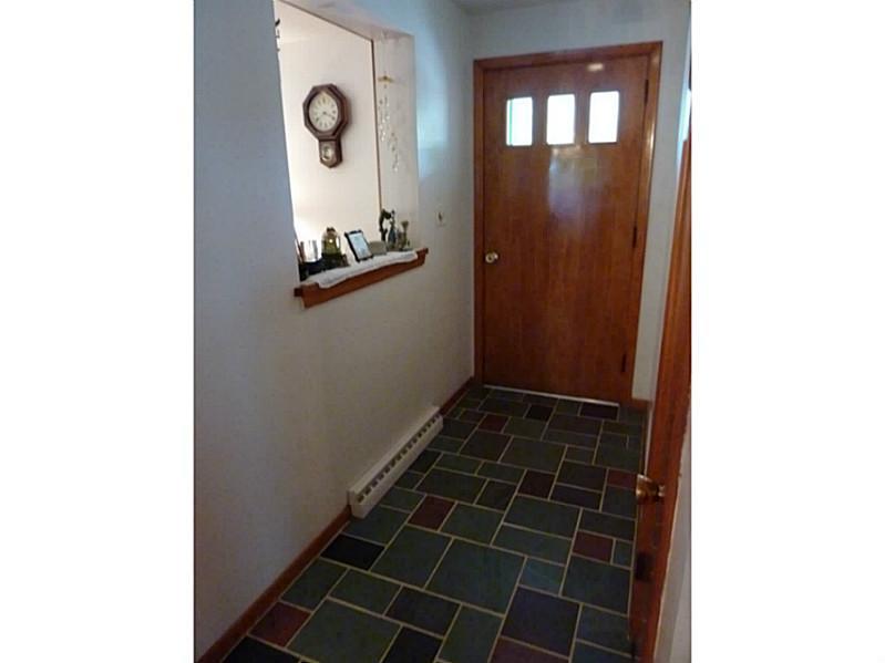 0 Deweyville Road McKees Rocks, PA 15136 - Photo 12 of 25 Entry/Foyer.