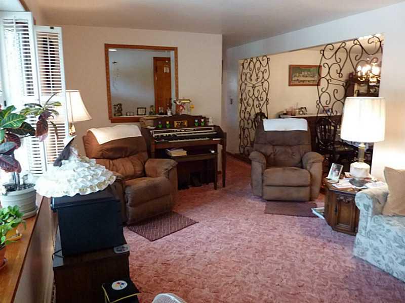 0 Deweyville Road McKees Rocks, PA 15136 - Photo 3 of 25 Living Room.