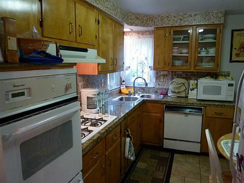 0 Deweyville Road McKees Rocks, PA 15136 - Photo 5 of 25 Kitchen.