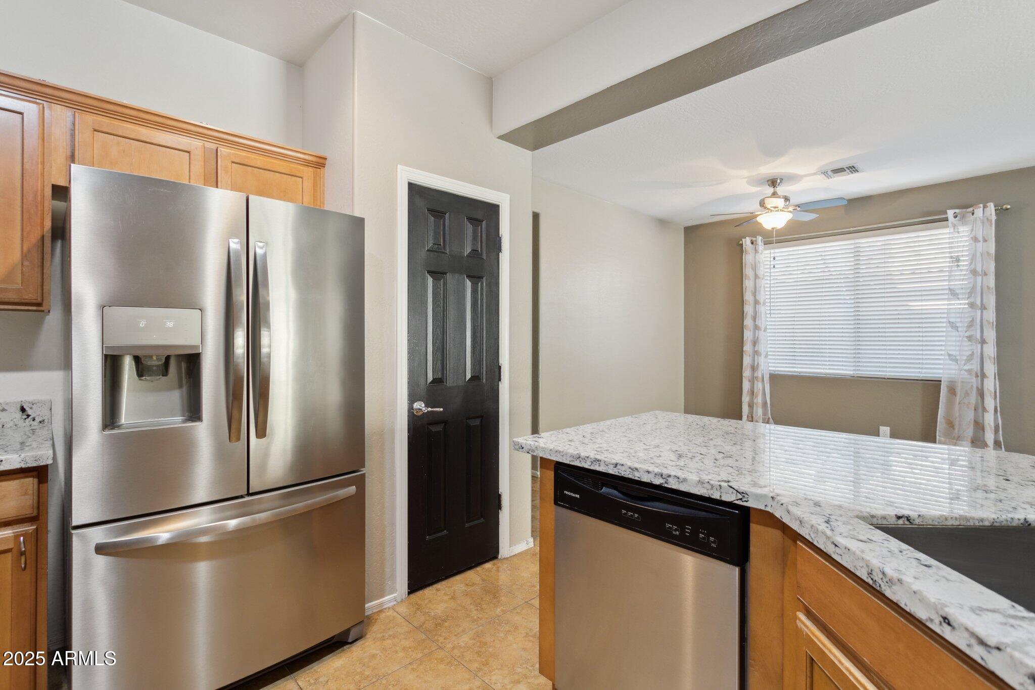38213 North Raleigh Way Phoenix, AZ 85086 - Photo 12 of 41 Kitchen