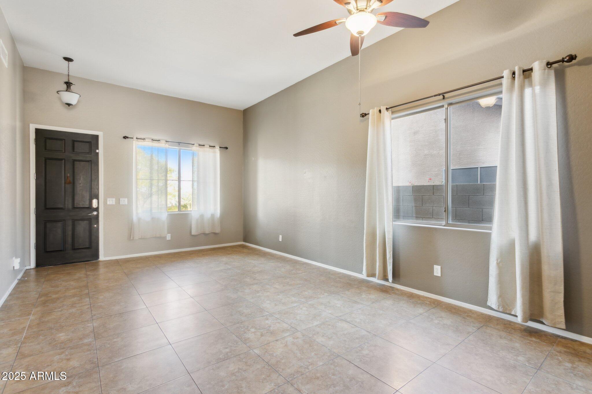 38213 North Raleigh Way Phoenix, AZ 85086 - Photo 4 of 41 Living/Dining Room