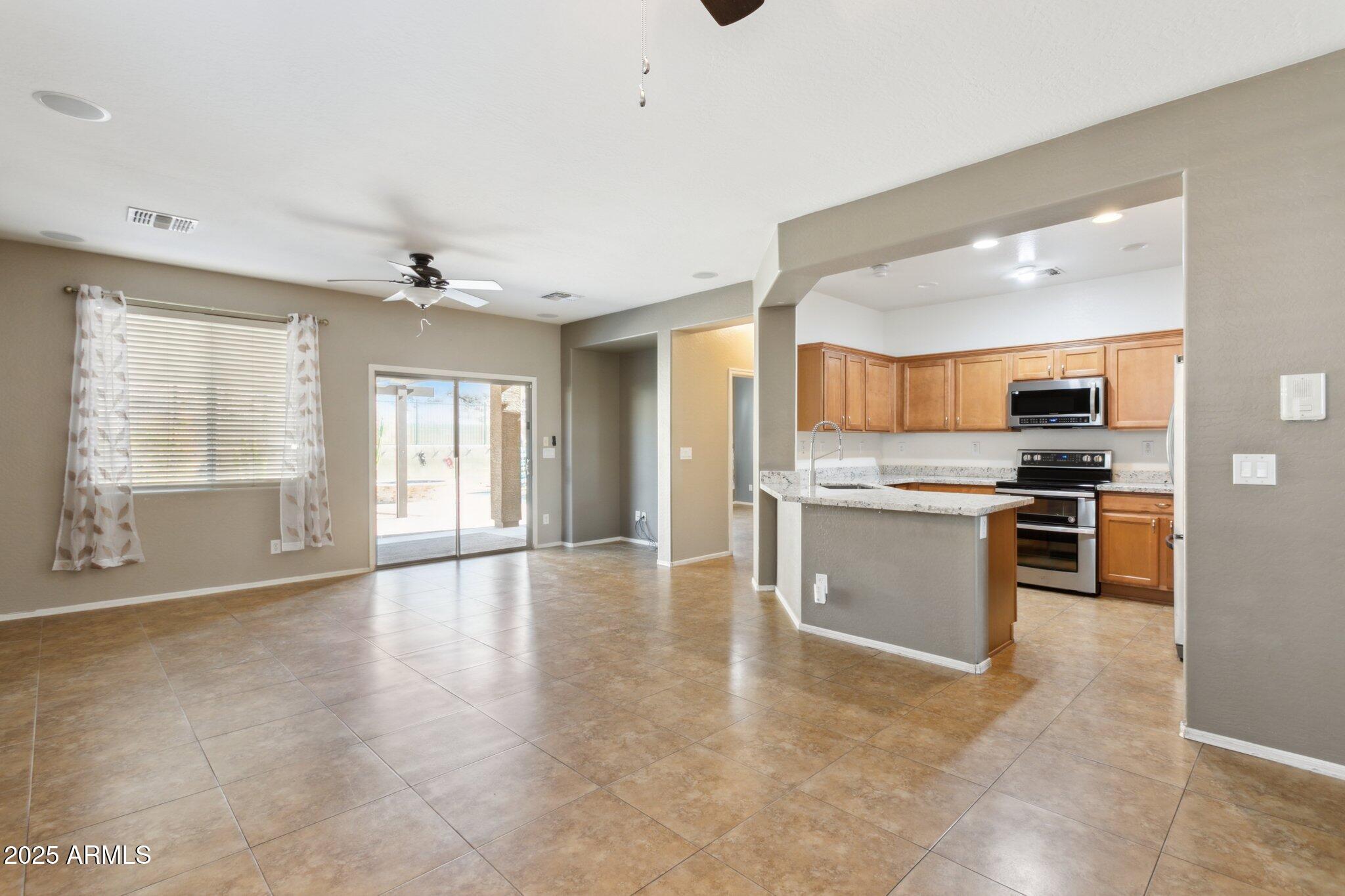38213 North Raleigh Way Phoenix, AZ 85086 - Photo 8 of 41 Kitchen/Family Room