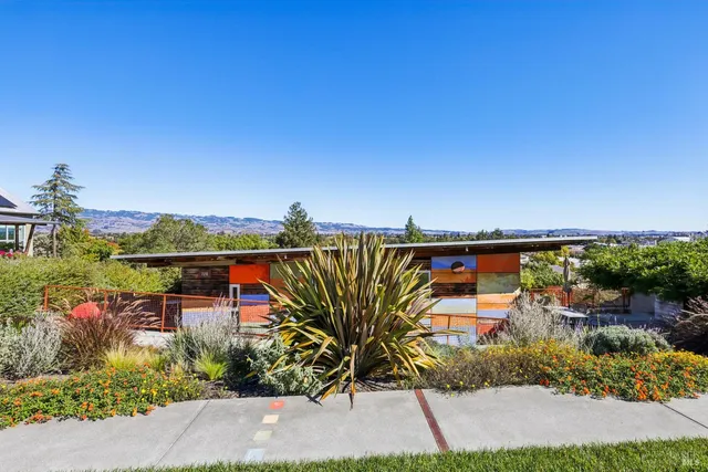 $1,299,000 | 732 Keller Court, Petaluma, CA 94952