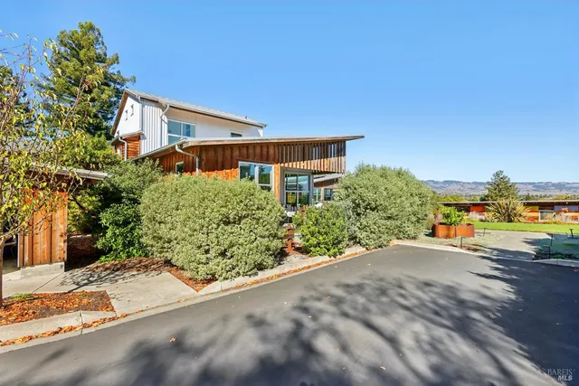 $1,299,000 | 732 Keller Court, Petaluma, CA 94952