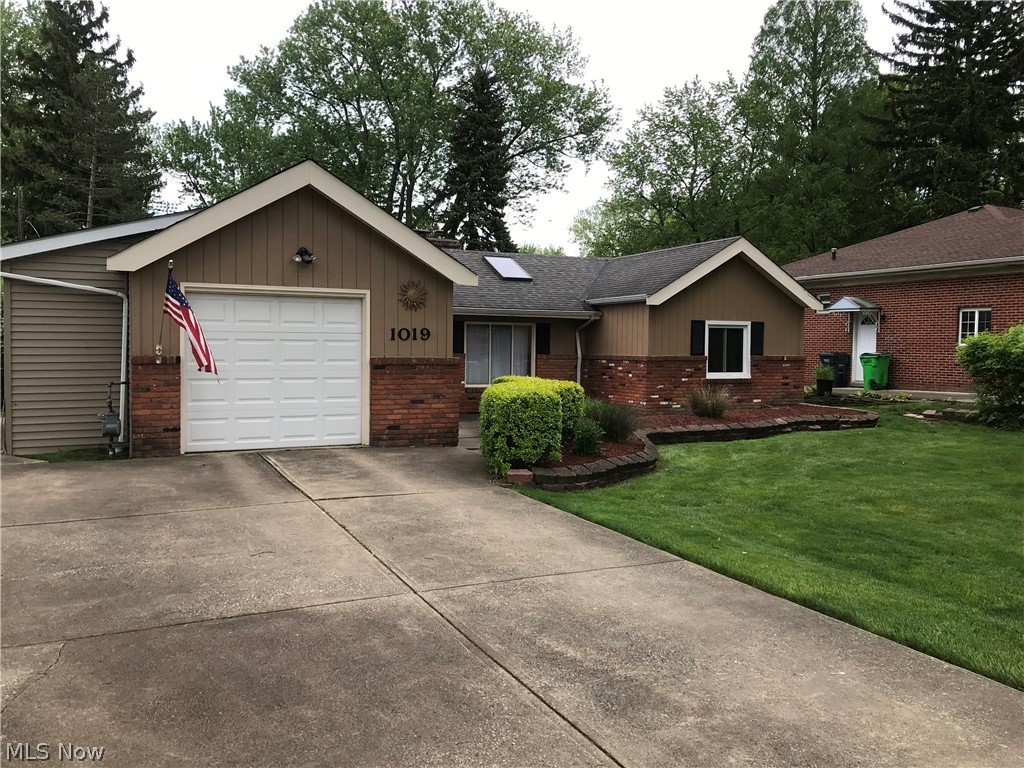 1019 Lander Road Cleveland, OH 44143 - Photo 2 of 25