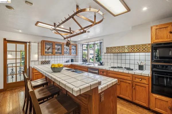 $1,695,000 | 824 Paru Street, Alameda, CA 94501