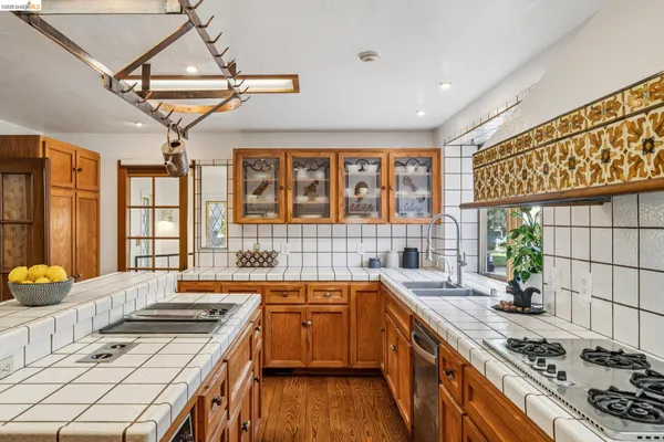 $1,695,000 | 824 Paru Street, Alameda, CA 94501