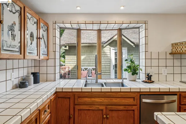$1,695,000 | 824 Paru Street, Alameda, CA 94501